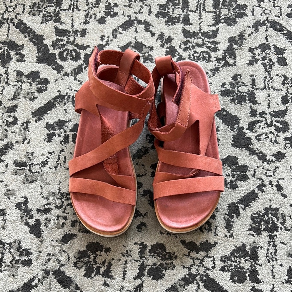 Merrell dusty rose Sandals Comfortable Summer Footwear - Picture 2 of 9